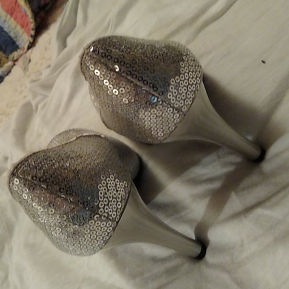 Heels - Picture 4 of 4